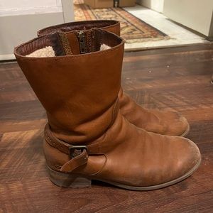 UGGs Australia Zipper Up/Strapped Women Boots